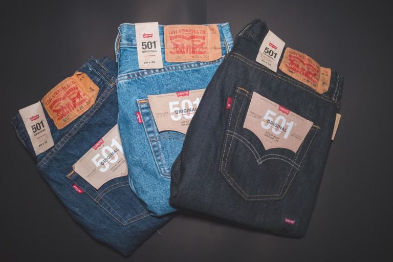Λιβαισ ( Levi’s®) | A Timeless Tale of Denim Domination Λιβαισ ( Levi’s®) | A Timeless Tale of Denim Domination