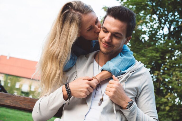 7 Behaviors for Joyful Relationship Psychology